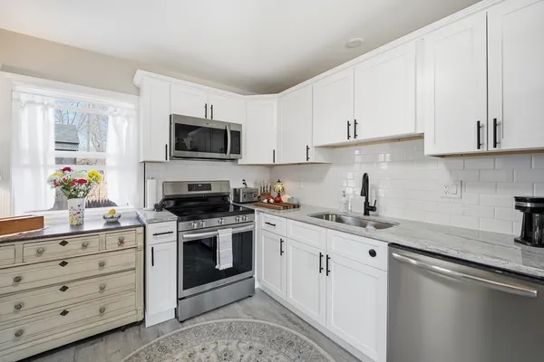 $305,000 | 14 Dorothy Avenue, Chicopee, MA 01020
