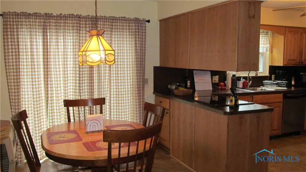 1737 Fallbrook Road Toledo, OH 43614 - Photo 8 of 19 Gallery Image 8