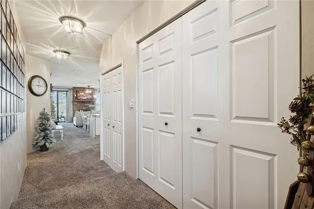 a view of entryway with livingroom