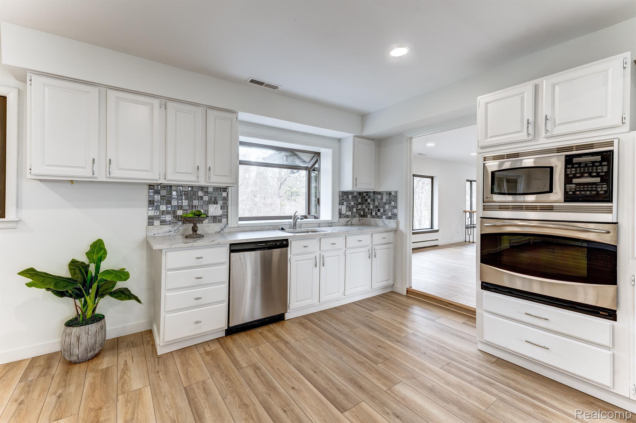 4851 Commerce Road West Bloomfield, MI 48324 - Photo 18 of 71 Gallery Image 18