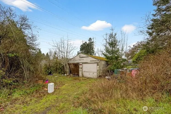 a view of a house with a big yard