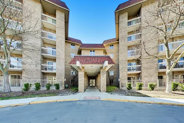 $365,000 | 1280 Rudolph Drive, Unit 5K, Northbrook, IL 60062