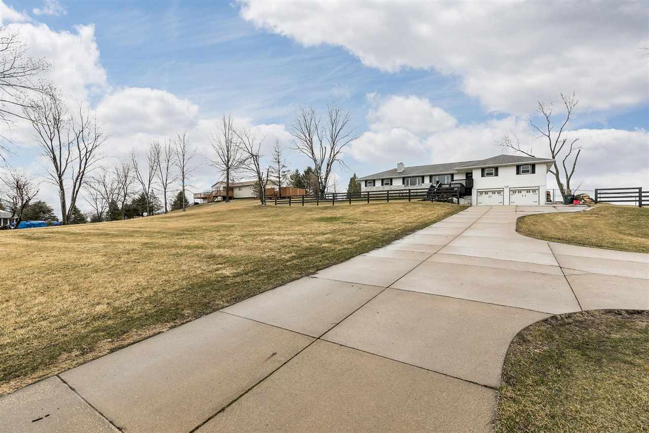 5057 Beverly Road Southwest Cedar Rapids, IA 52404 - Photo 3 of 37 Gallery Image 3