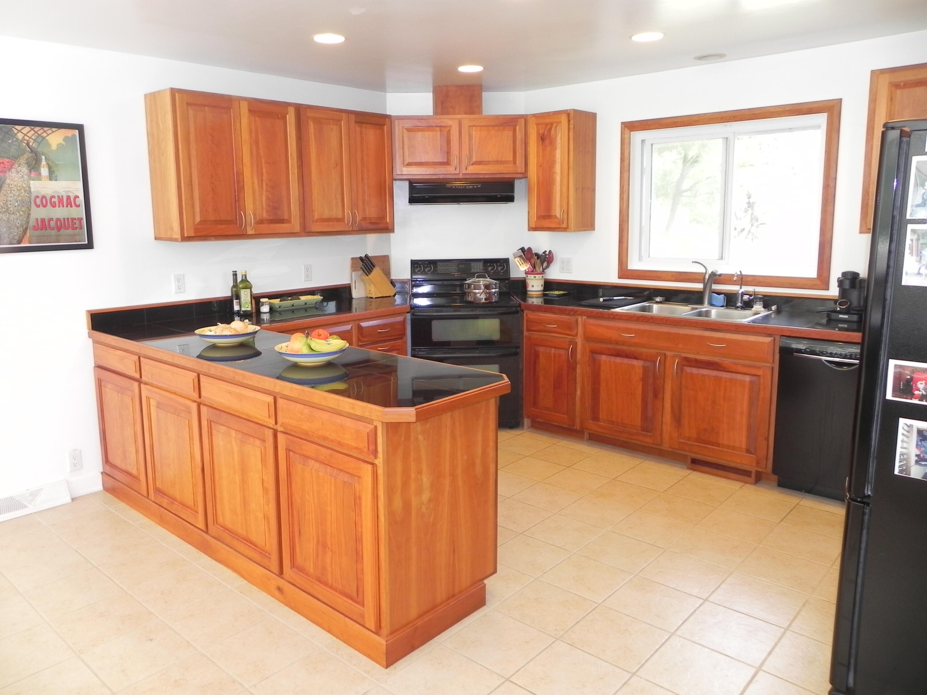 2300 Maple Road Grafton, WI 53024 - Photo 4 of 37 Kitchen