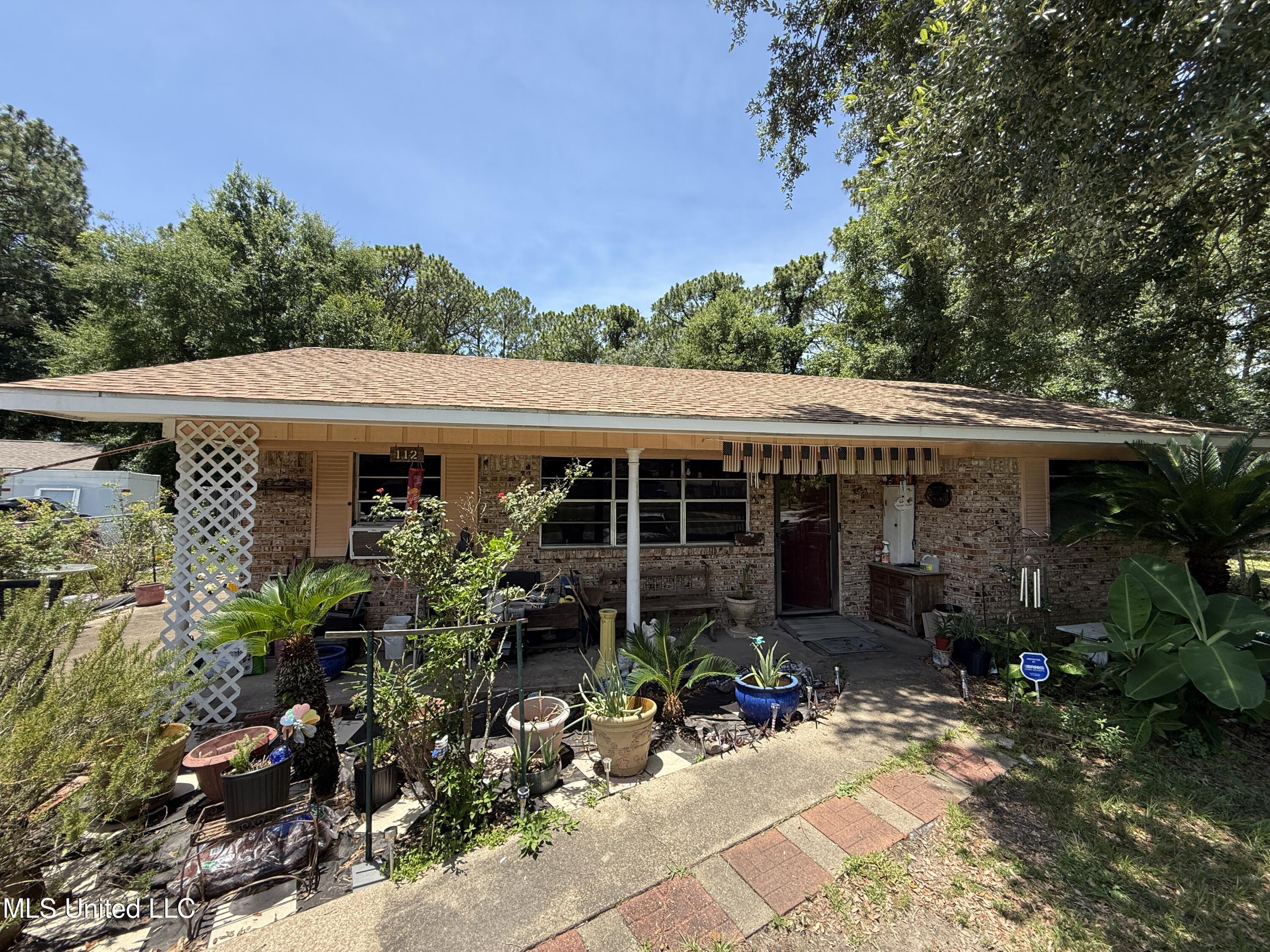 112 Barbara Circle Ocean Springs, MS 39564 - Photo 2 of 21 IMG_0860