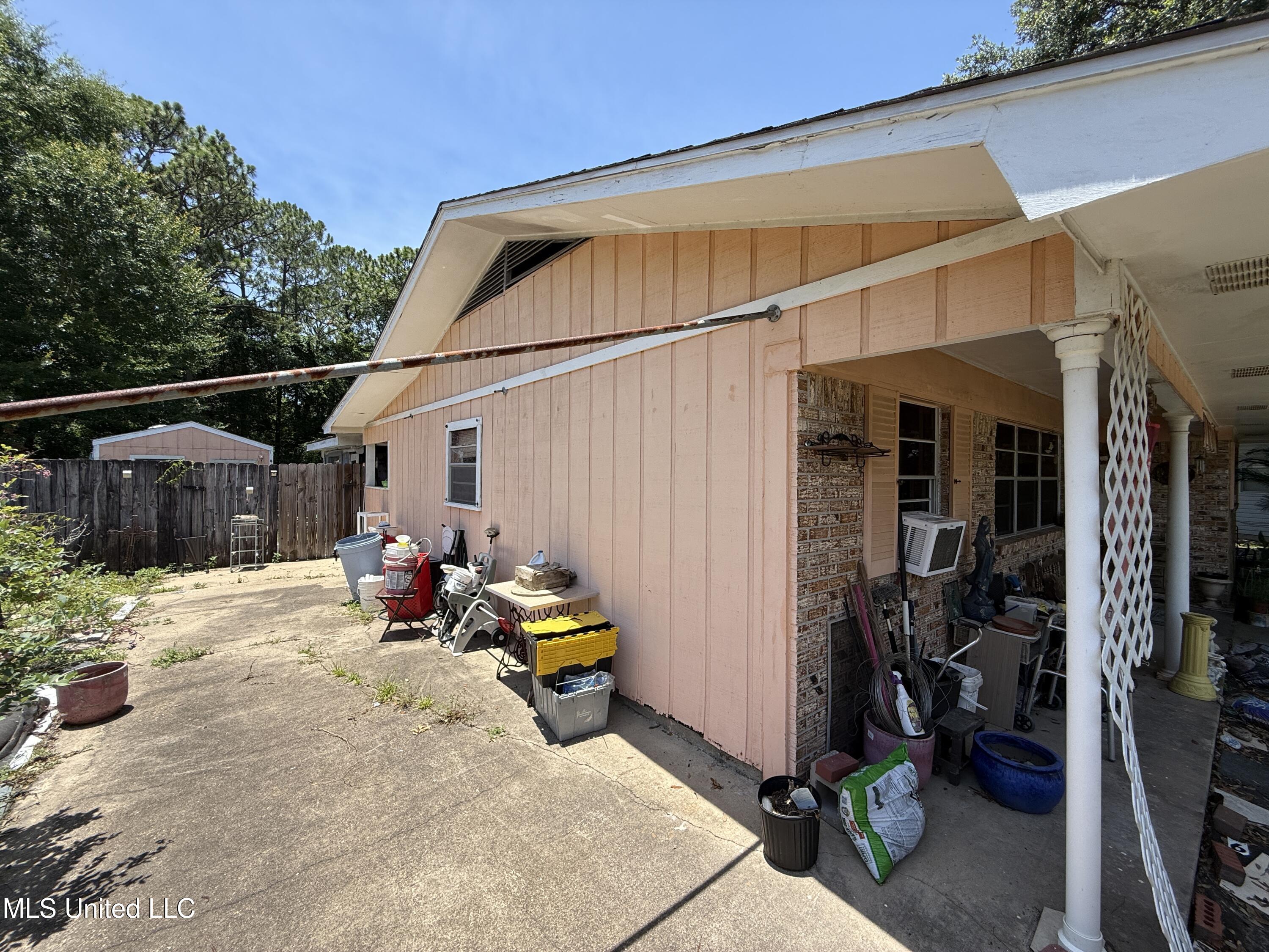 112 Barbara Circle Ocean Springs, MS 39564 - Photo 3 of 21 IMG_0861