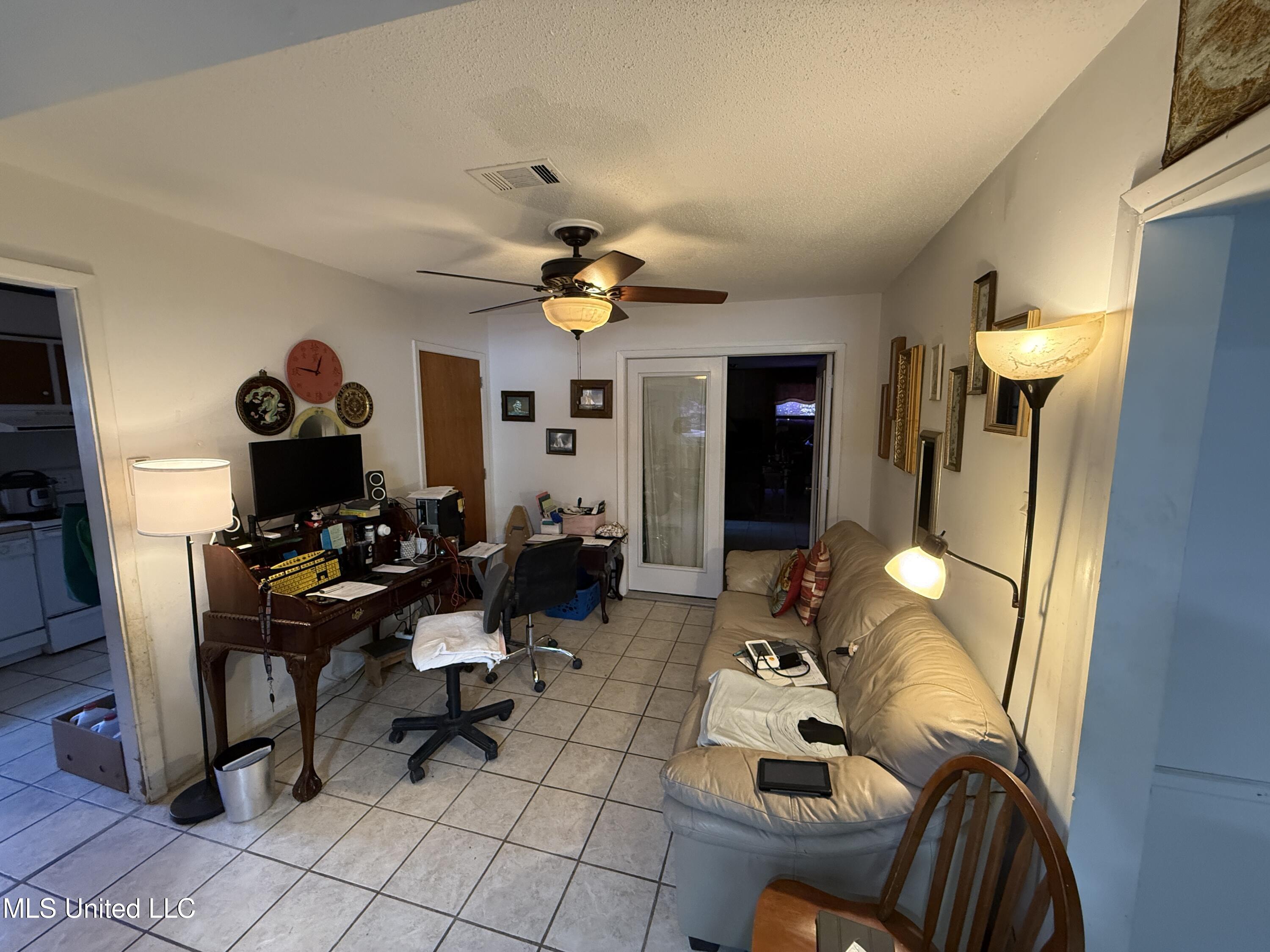 112 Barbara Circle Ocean Springs, MS 39564 - Photo 5 of 21 IMG_0842