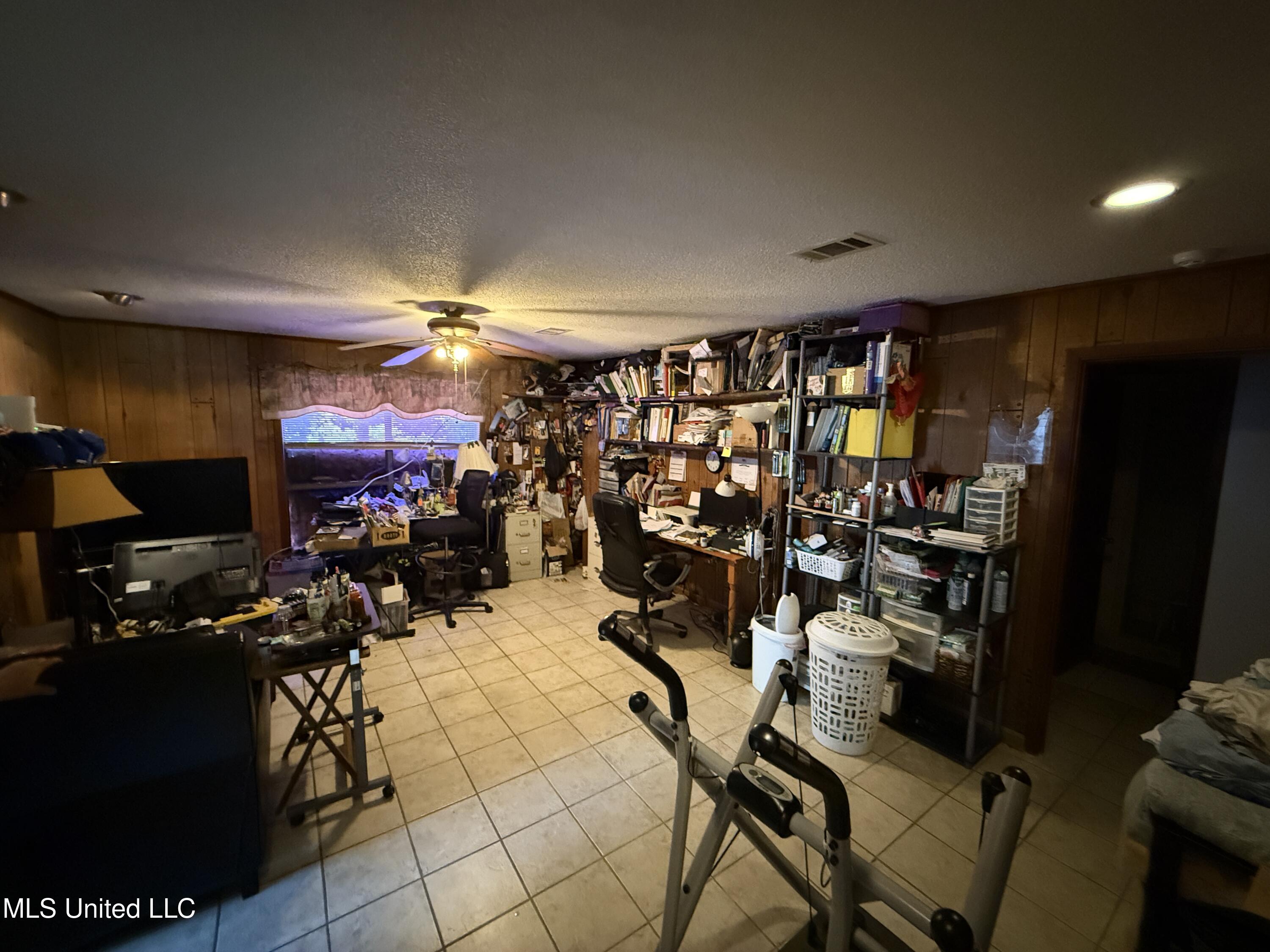 112 Barbara Circle Ocean Springs, MS 39564 - Photo 7 of 21 IMG_0843