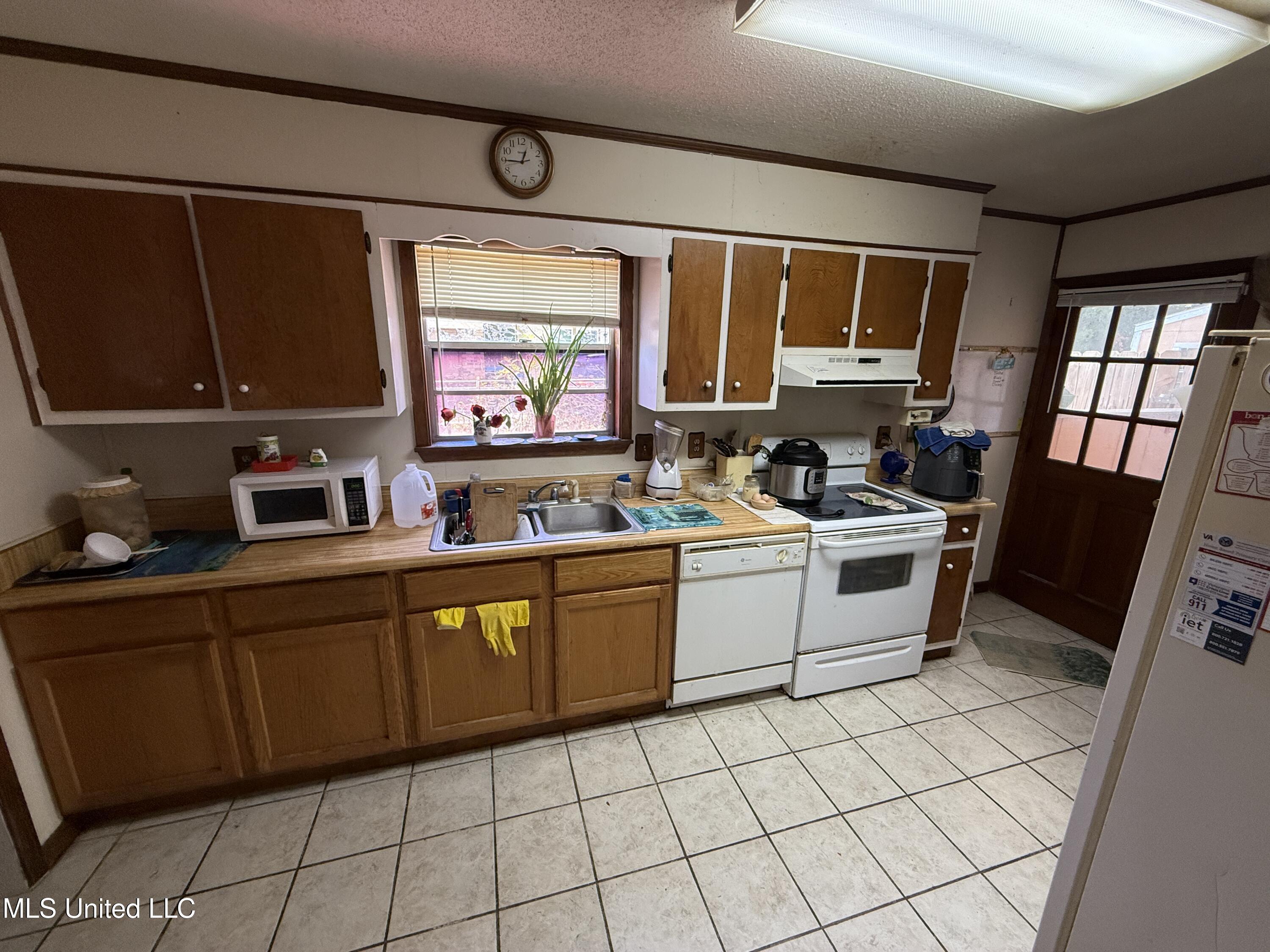 112 Barbara Circle Ocean Springs, MS 39564 - Photo 9 of 21 IMG_0839