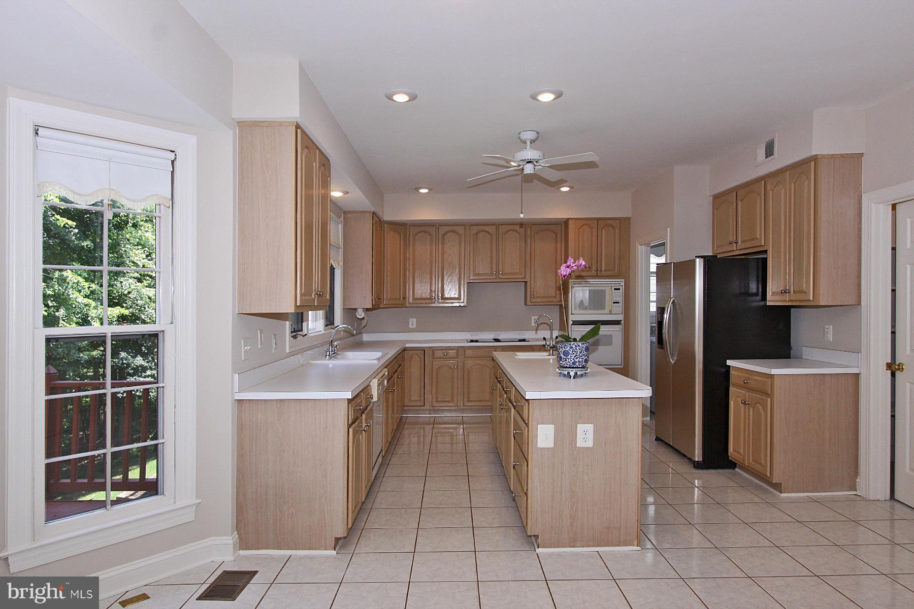 11328 Woodbrook Lane Reston, VA 20194 - Photo 14 of 30 Kitchen