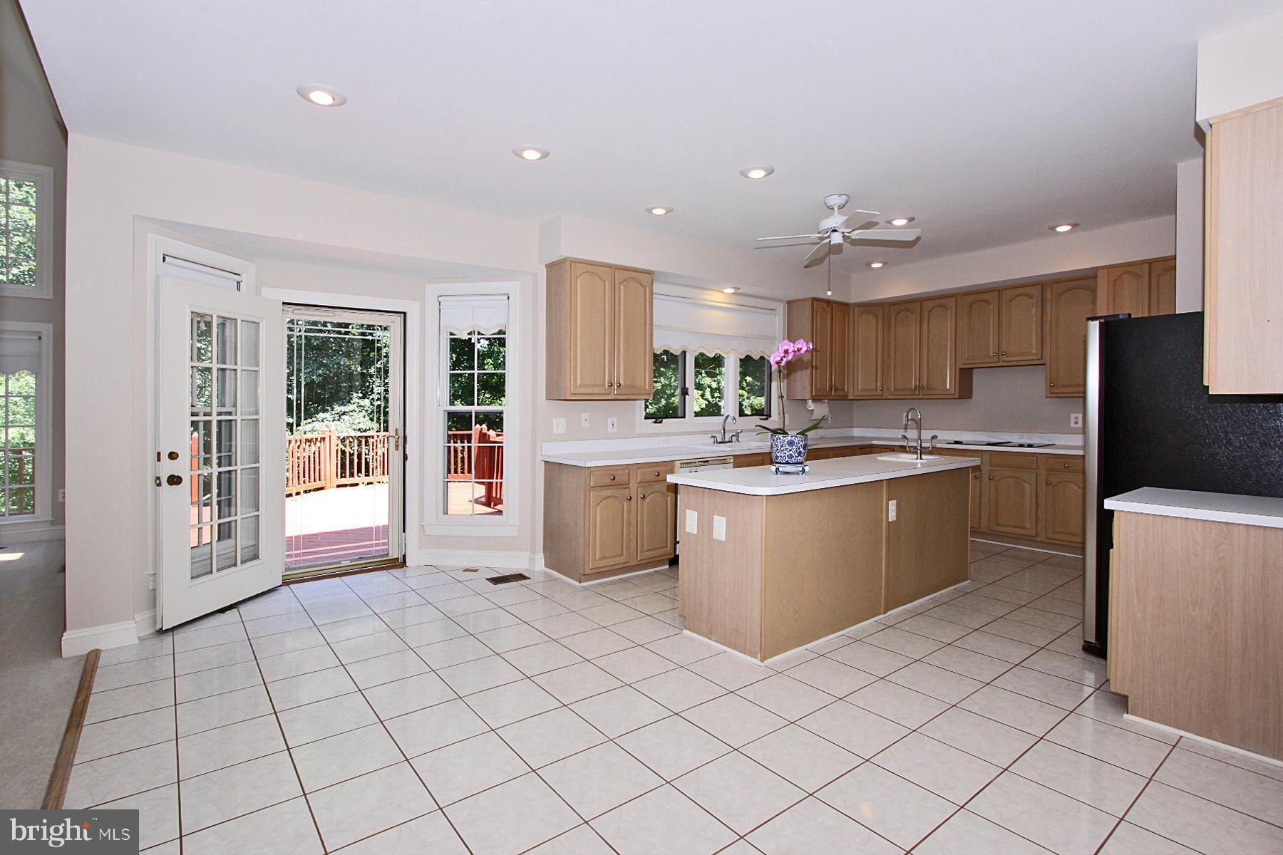 11328 Woodbrook Lane Reston, VA 20194 - Photo 16 of 30 Kitchen