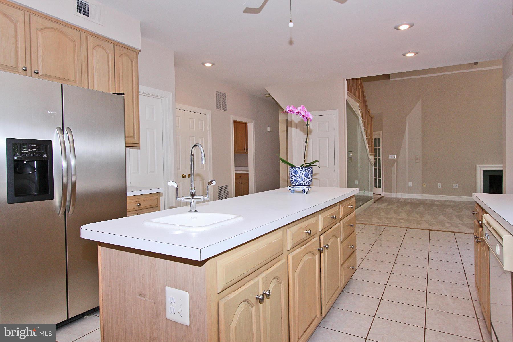11328 Woodbrook Lane Reston, VA 20194 - Photo 17 of 30 Kitchen