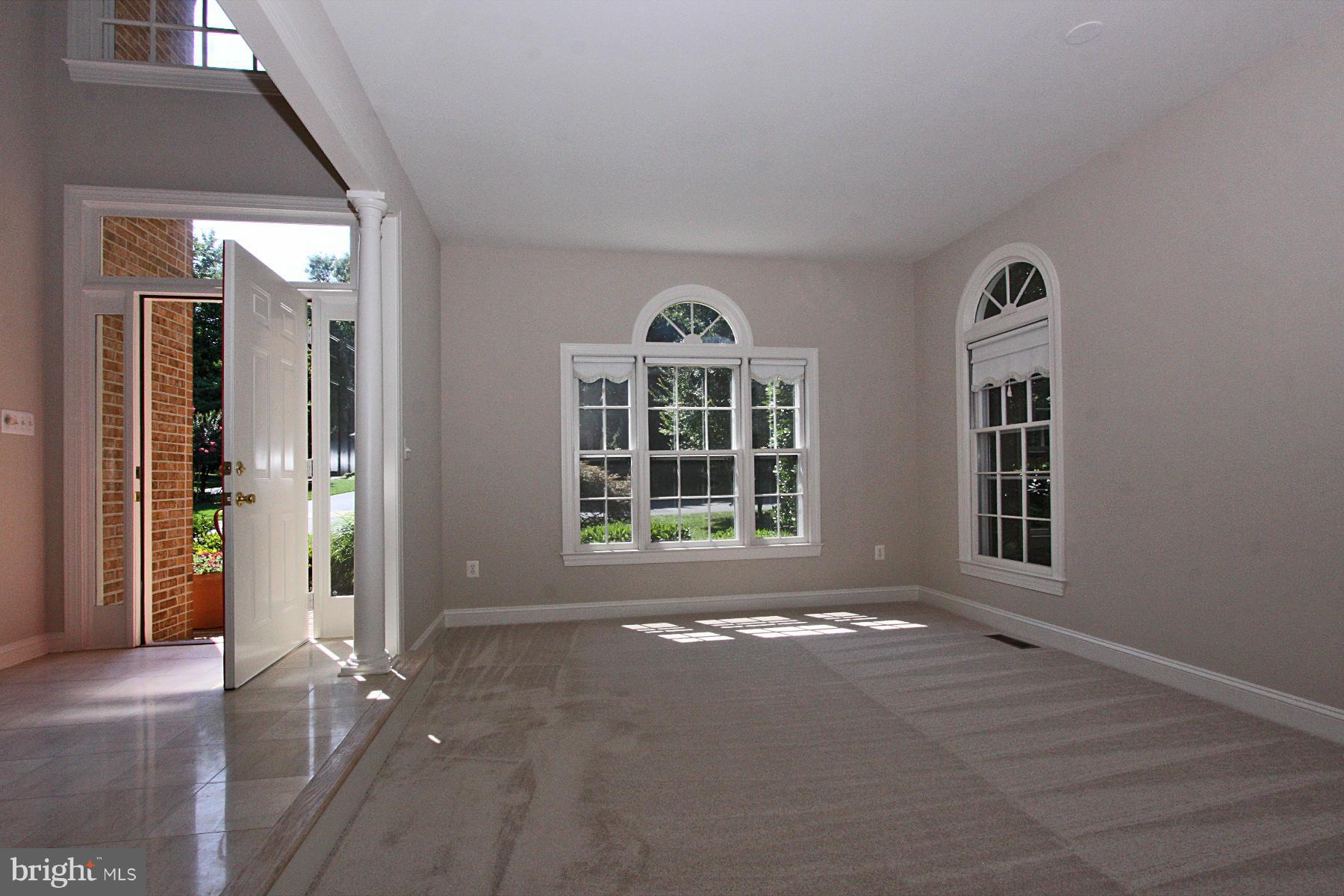 11328 Woodbrook Lane Reston, VA 20194 - Photo 6 of 30 Living Room