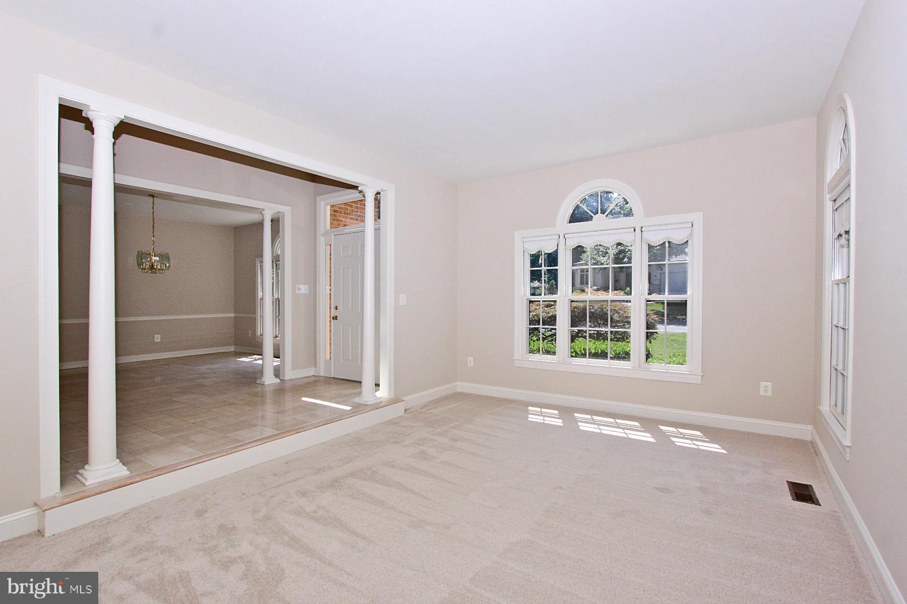 11328 Woodbrook Lane Reston, VA 20194 - Photo 7 of 30 Living Room
