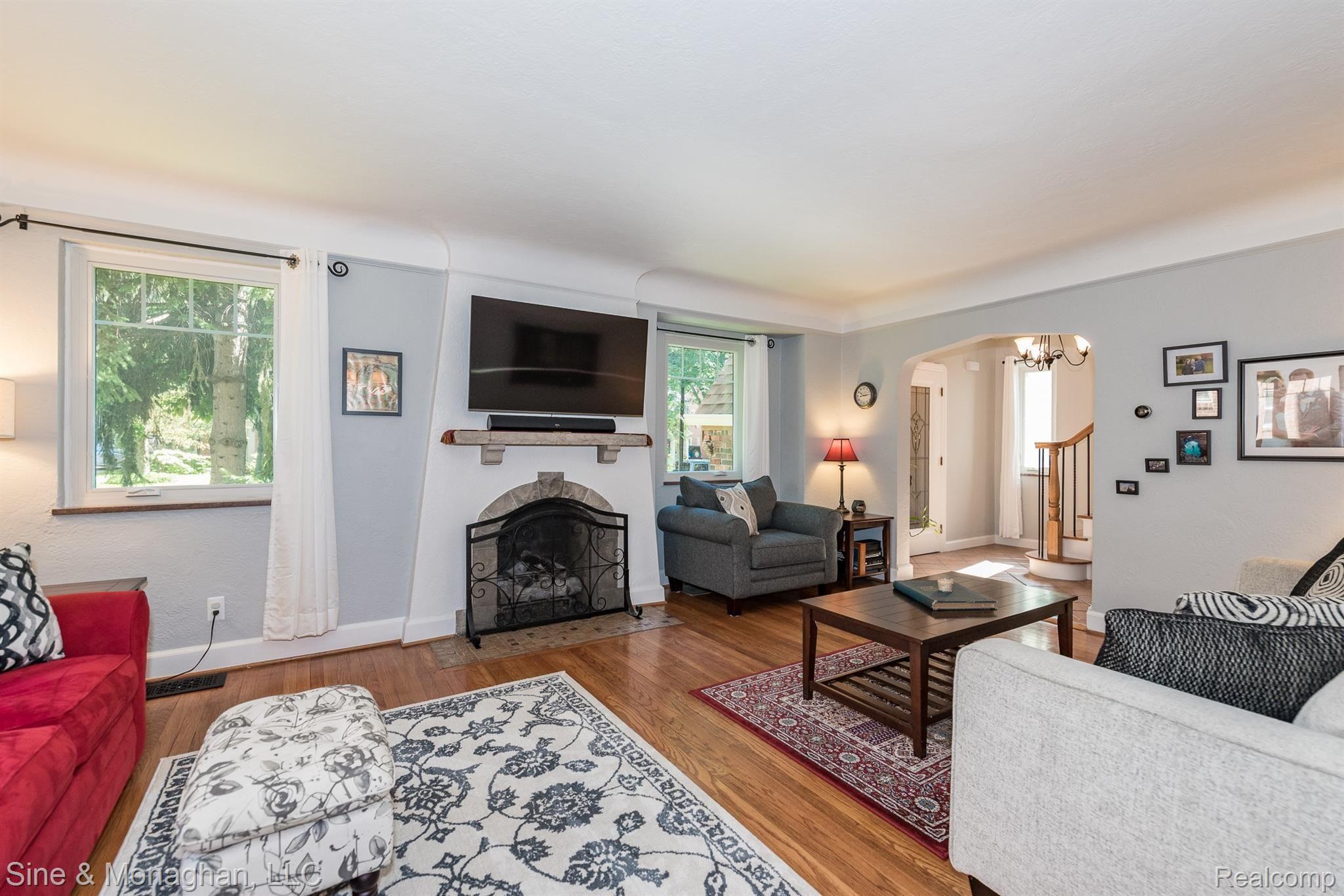 429 Maison Road Grosse Pointe, MI 48236 - Photo 5 of 40 DSC_8927.jpg