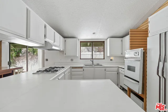 $289,000 | 23777 Mulholland Highway, Unit 70, Calabasas, CA 91302