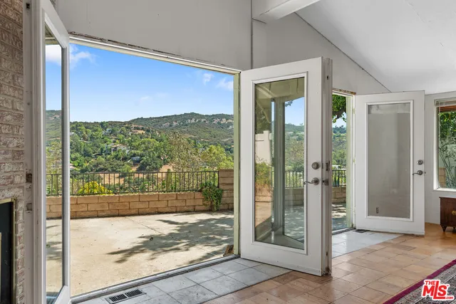 $289,000 | 23777 Mulholland Highway, Unit 70, Calabasas, CA 91302
