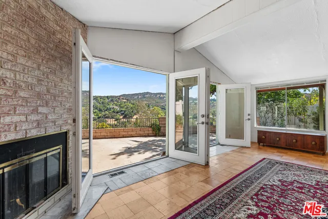 $289,000 | 23777 Mulholland Highway, Unit 70, Calabasas, CA 91302