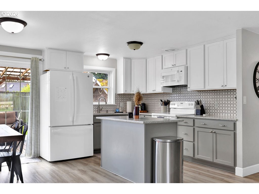 1533 Sequoia Avenue Springfield, OR 97477 - Photo 19 of 46