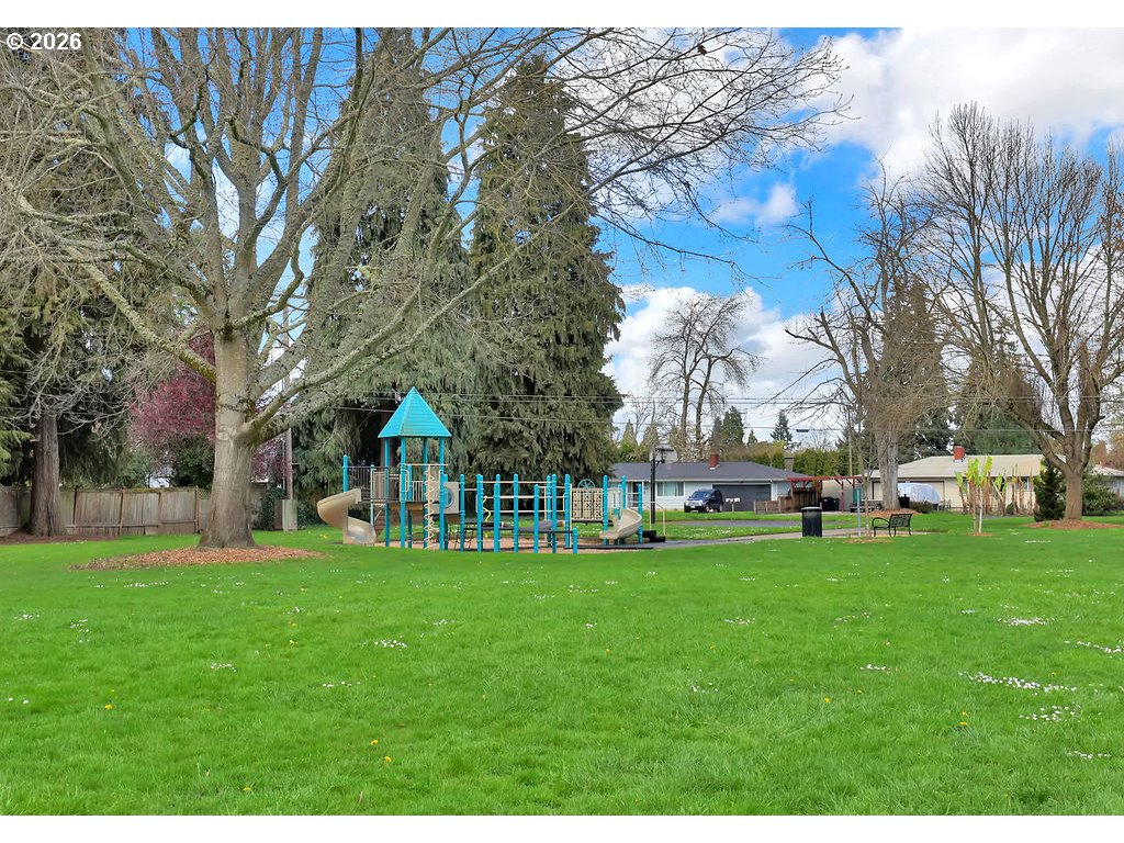 1533 Sequoia Avenue Springfield, OR 97477 - Photo 6 of 46