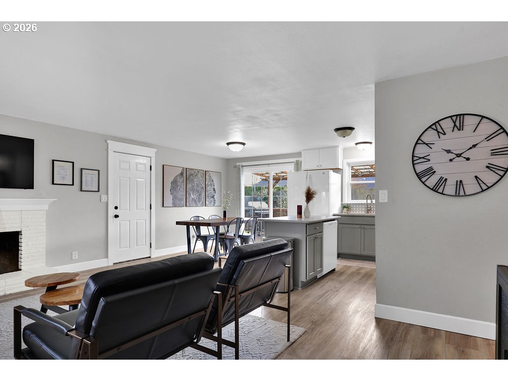 1533 Sequoia Avenue Springfield, OR 97477 - Photo 9 of 46