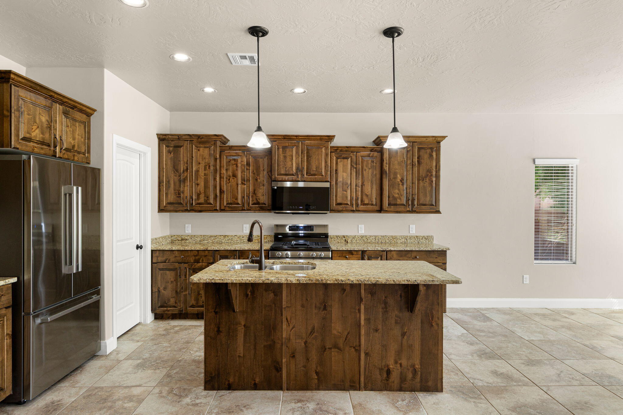 1157 Plantations Drive St. George, UT 84770 - Photo 9 of 31 Kitchen