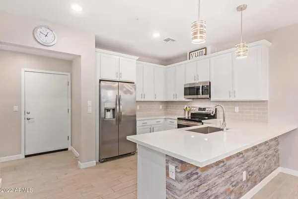 $2,400 | 155 North Lakeview Boulevard, Unit 136, Chandler, AZ 85225