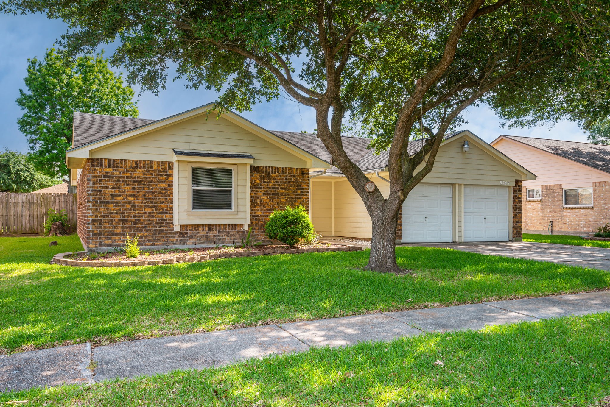 9742 Charmont Road La Porte, TX 77571 - Photo 2 of 27