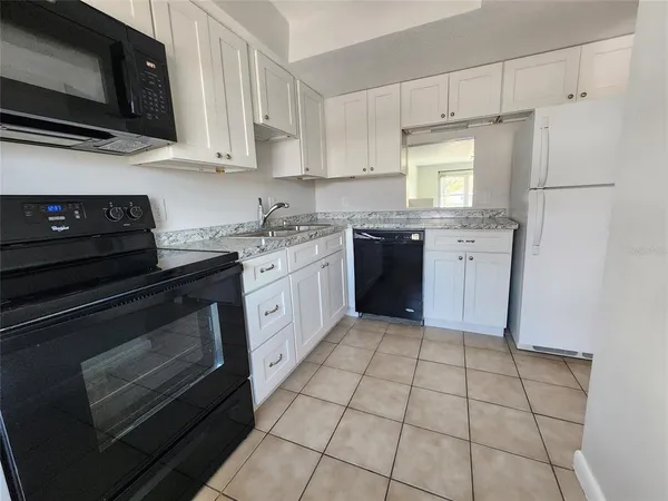 $115,000 | 333 North Lake Howard Drive, Unit 313A, Winter Haven, FL 33880