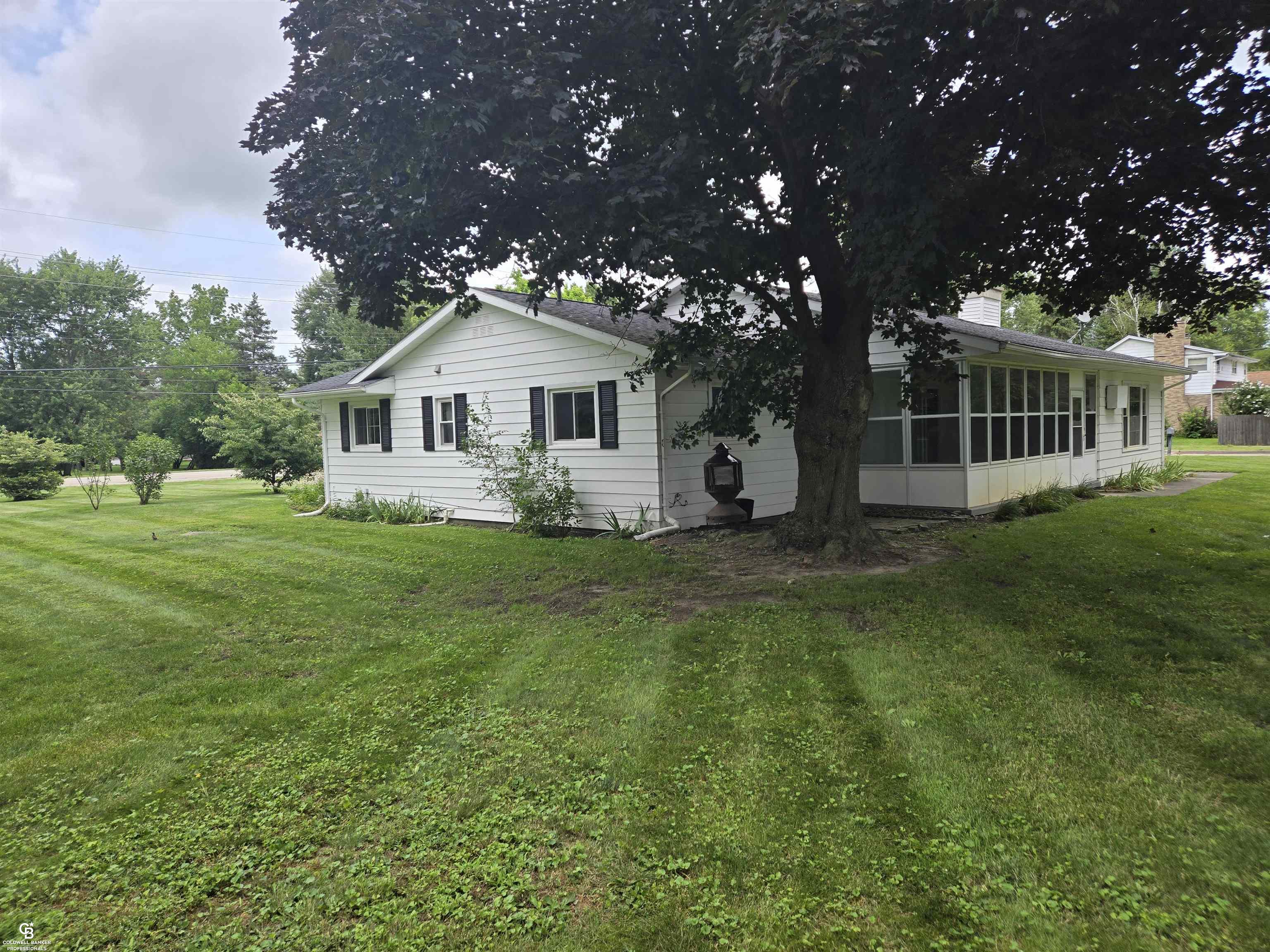 11757 Yale Road Yale, MI 48097 - Photo 4 of 21 Side view