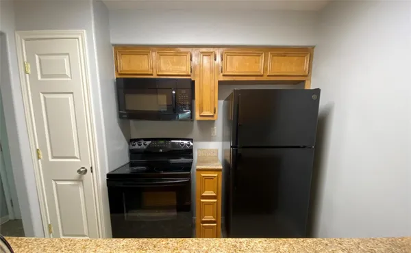 $1,500 | 215 Postoffice Street, Unit 605, Galveston, TX 77550
