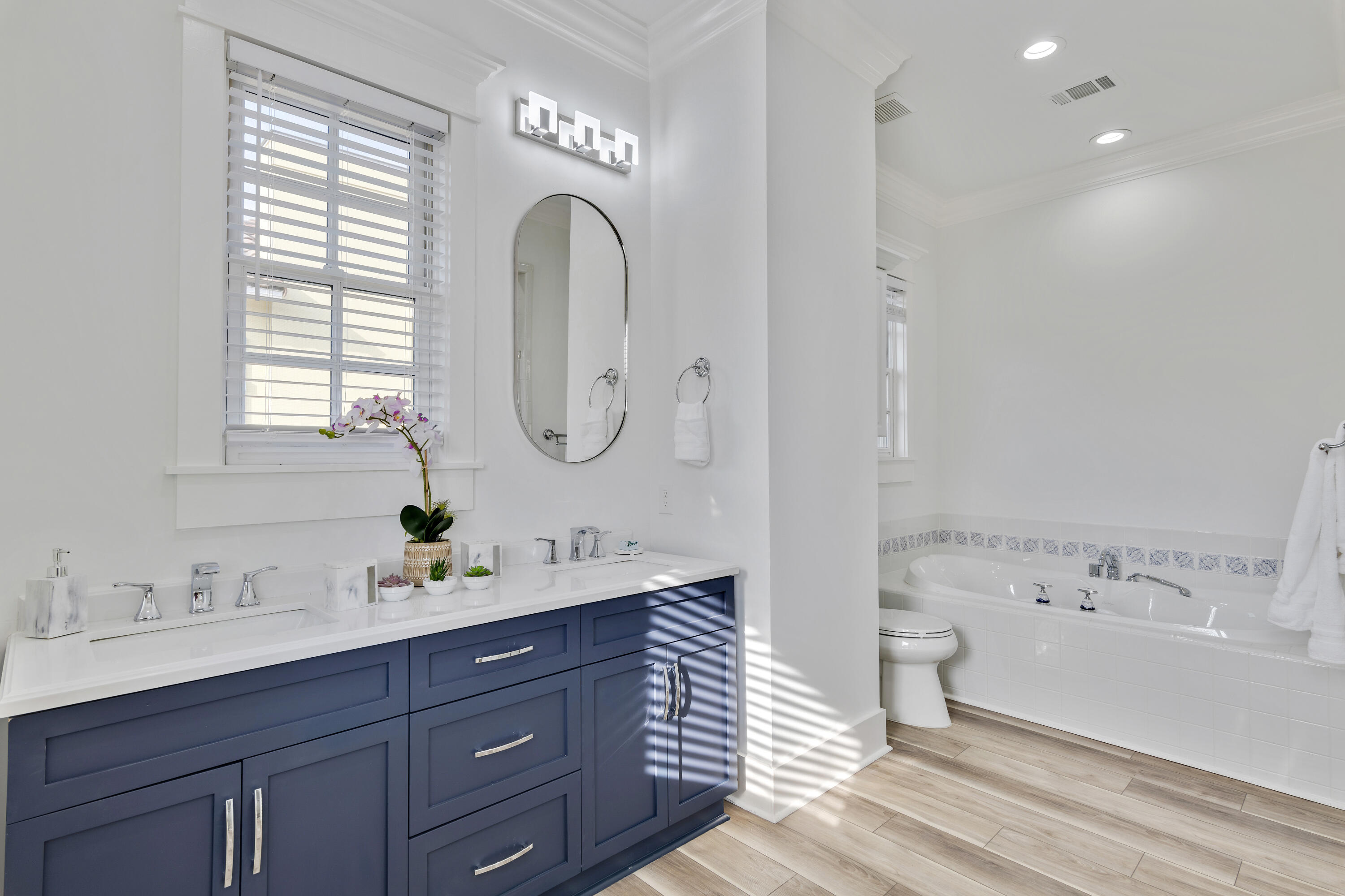 37 Rue Martine Miramar Beach, FL 32550 - Photo 31 of 49 Second Level En-Suite Bath