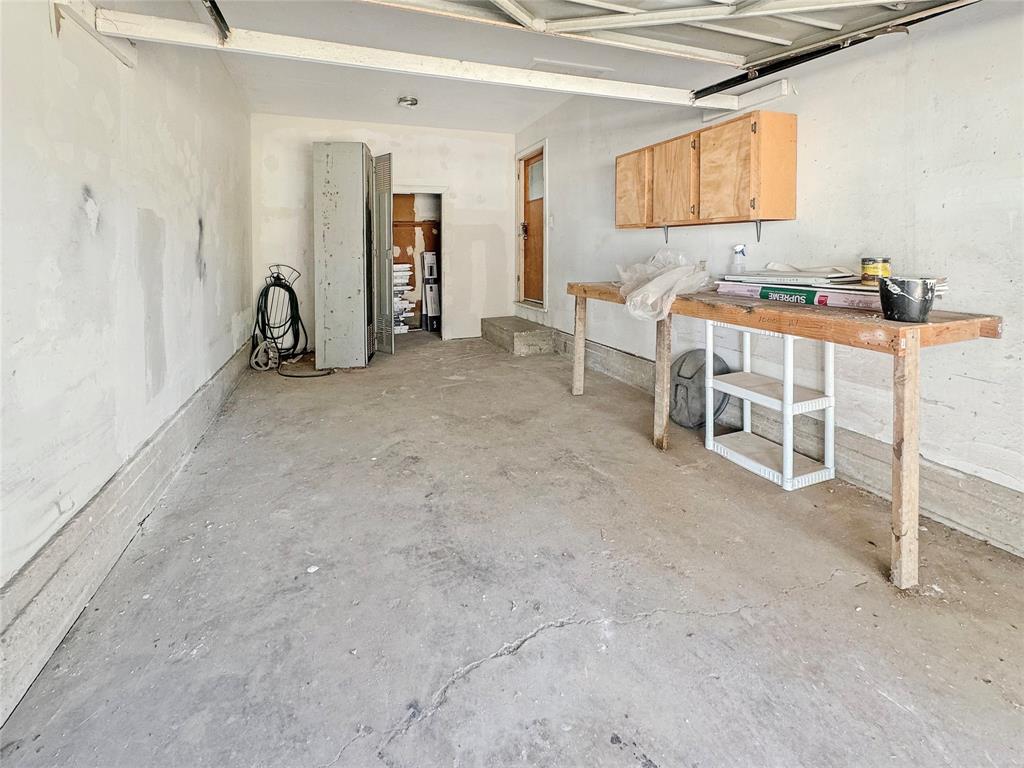 211 Oak Street Roscoe, TX 79545 - Photo 22 of 22 a room with furniture and window