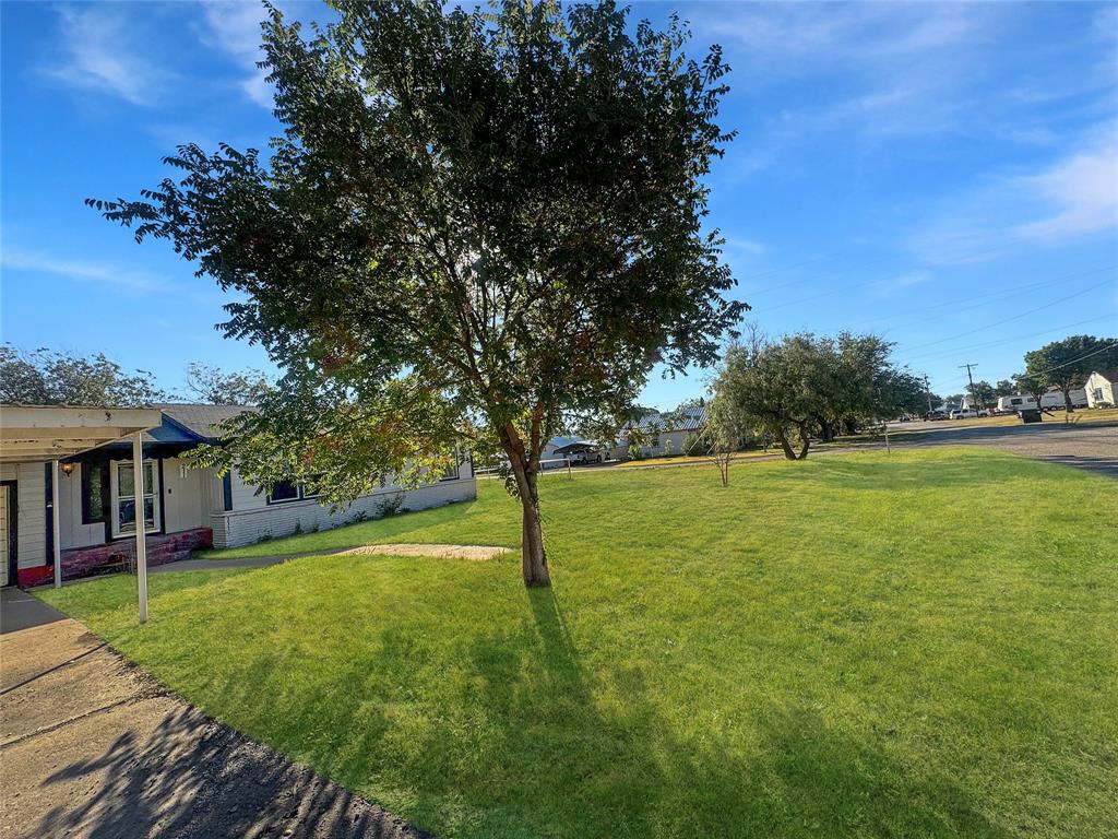 211 Oak Street Roscoe, TX 79545 - Photo 3 of 22 a view of a house with a yard