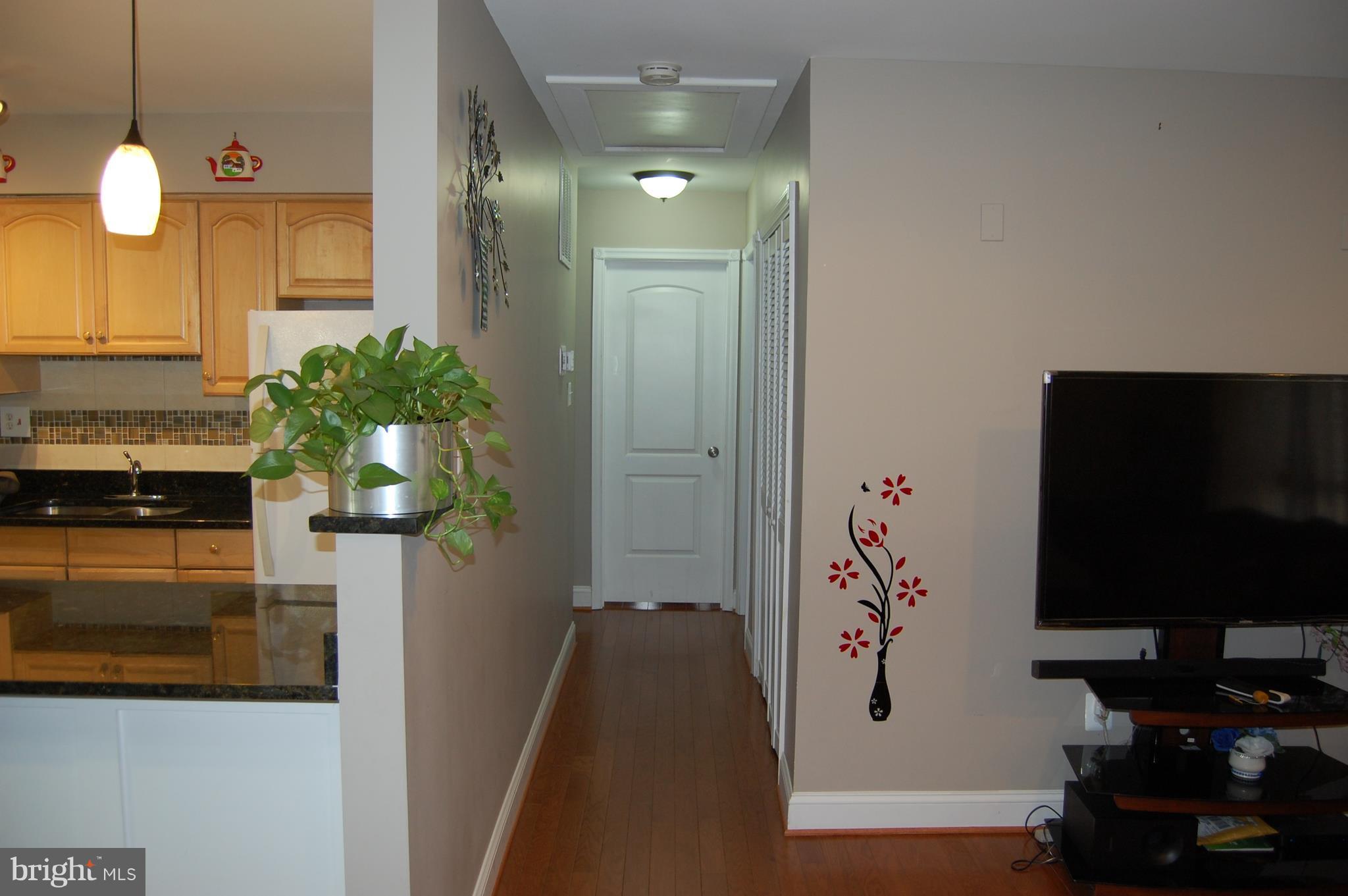 912 Lindsay Road Oxon Hill, MD 20745 - Photo 11 of 27 Hallway to bedrooms and bath
