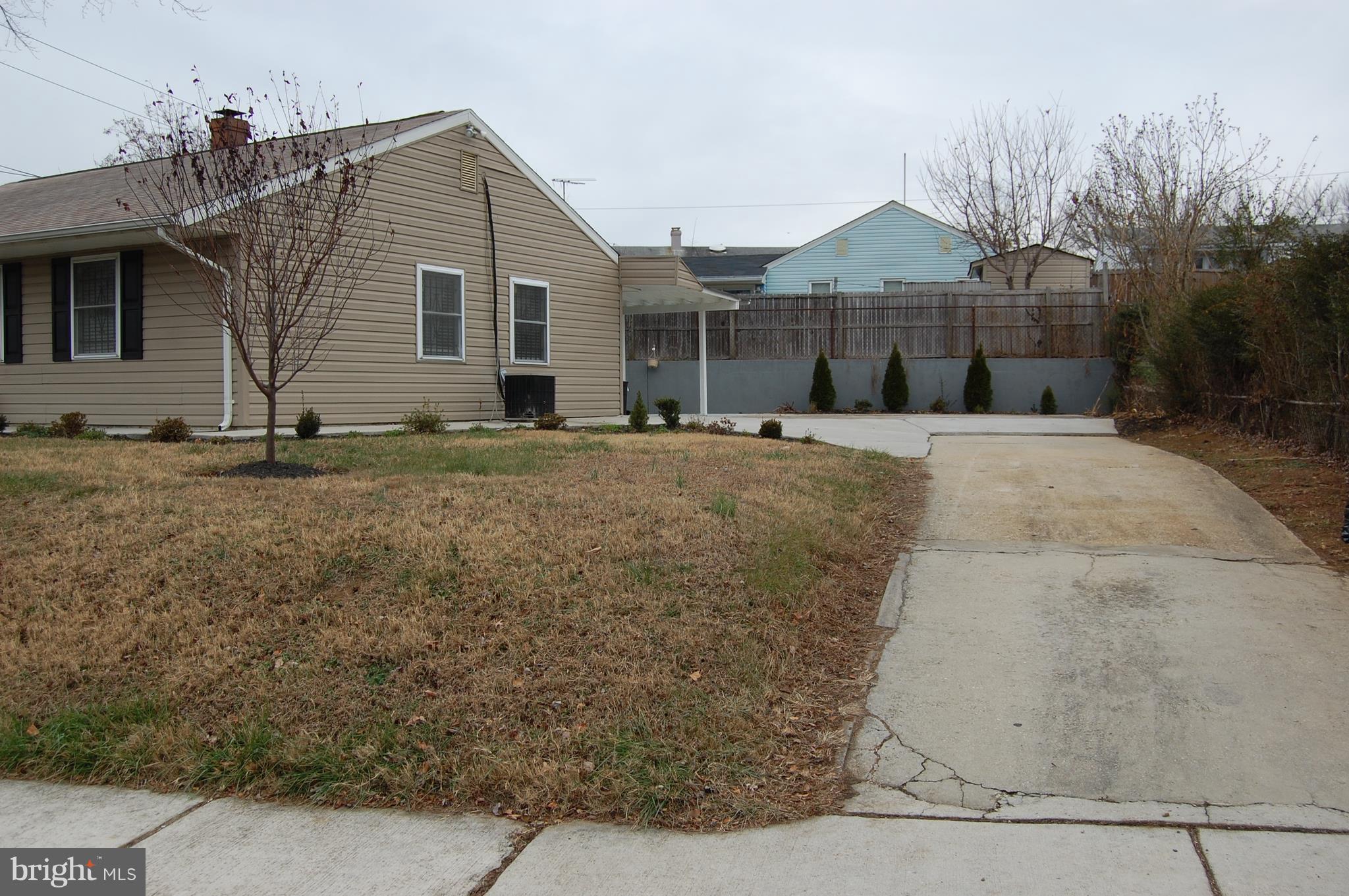 912 Lindsay Road Oxon Hill, MD 20745 - Photo 3 of 27 Plenty of Parking