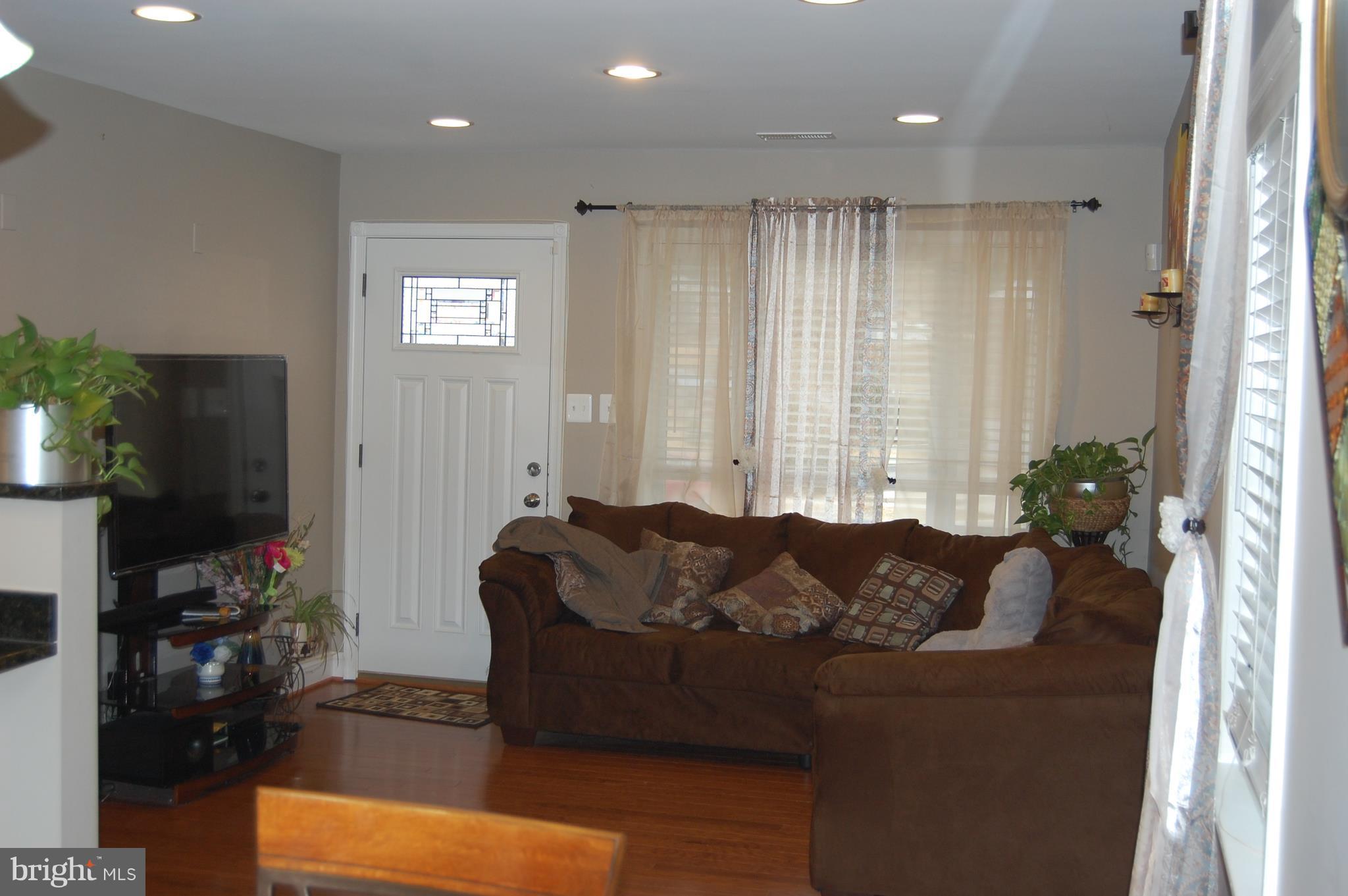 912 Lindsay Road Oxon Hill, MD 20745 - Photo 9 of 27 Family Room