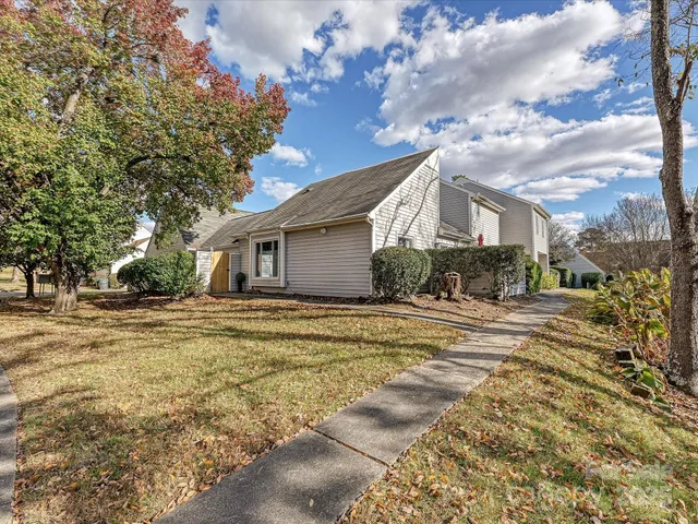 $199,999 | 1612 Hollow Drive, Charlotte, NC 28212