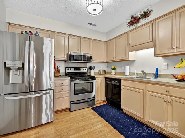 $199,999 | 1612 Hollow Drive, Charlotte, NC 28212