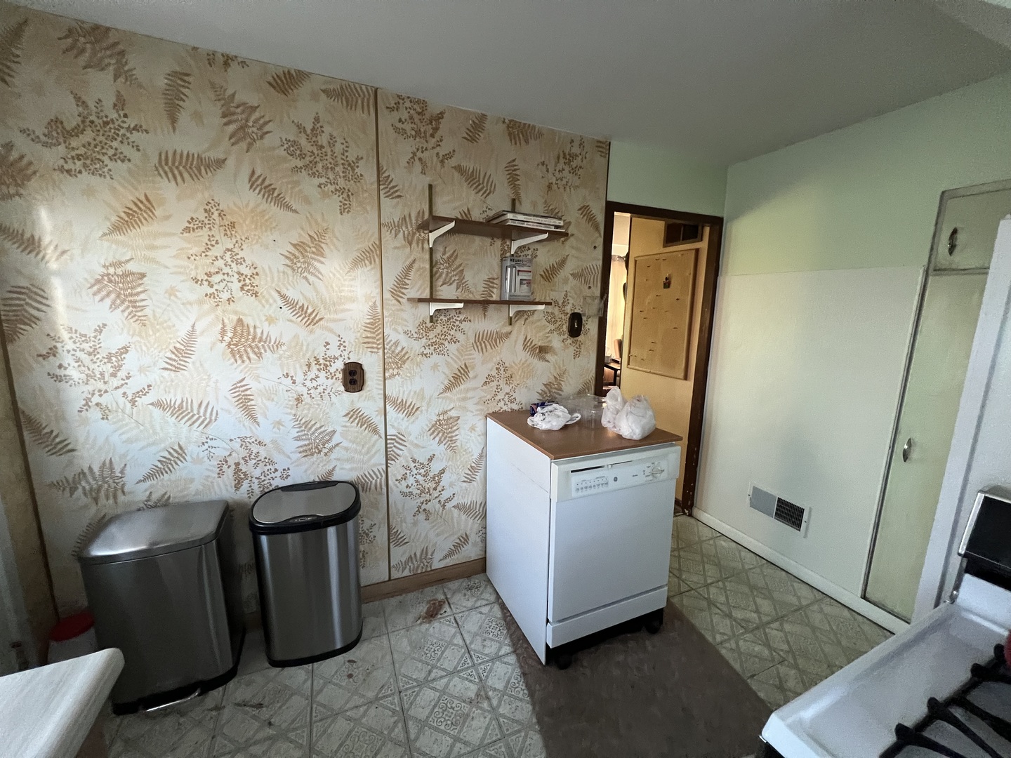 21 McCarthy Road Park Forest, IL 60466 - Photo 10 of 26 a room with granite countertop toilet and sink