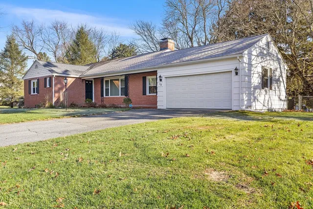 a view of a yard in front of a house