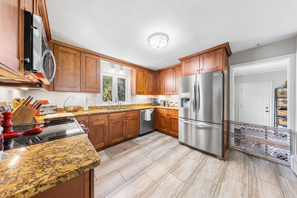 12 Brooklawn Road Wilbraham, MA 01095 - Photo 8 of 26