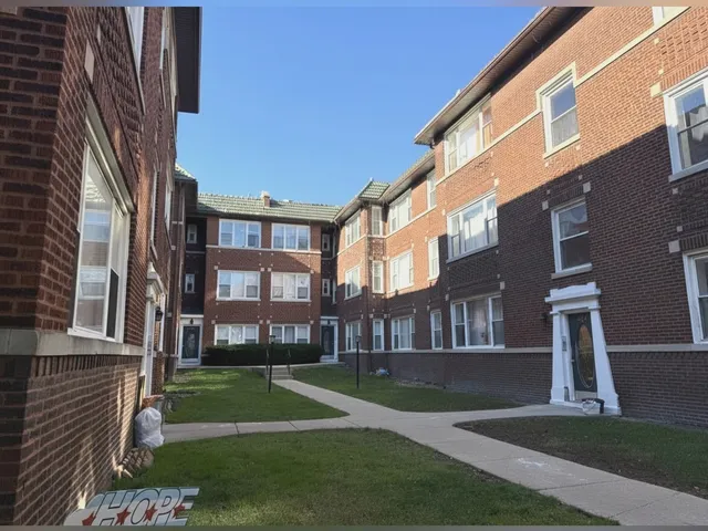 a view of building with a yard