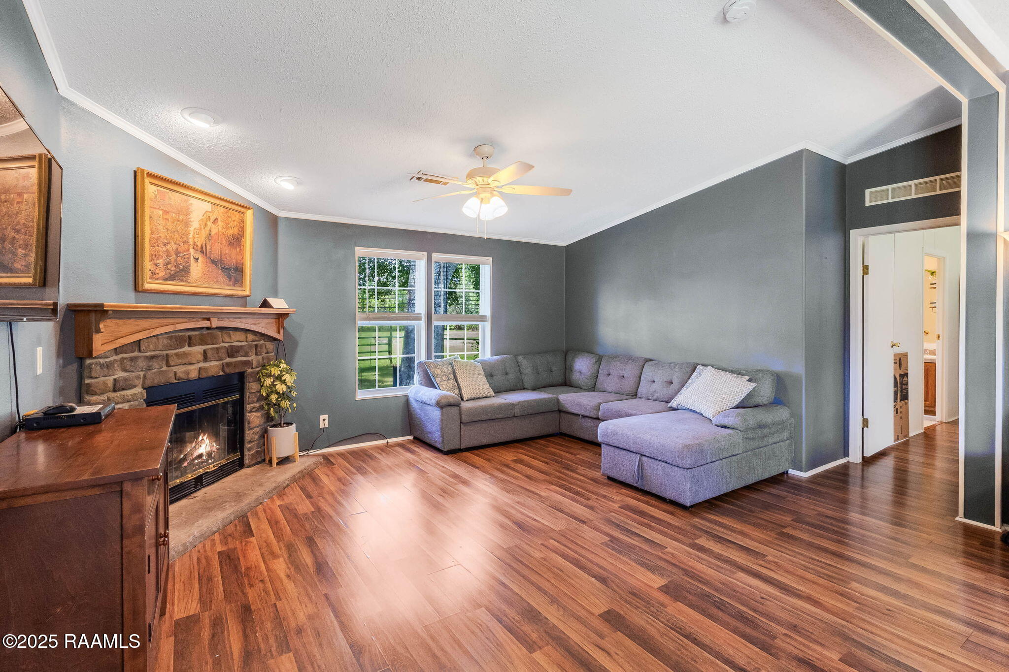 426 Cypress Road Arnaudville, LA 70512 - Photo 4 of 23 Living Room