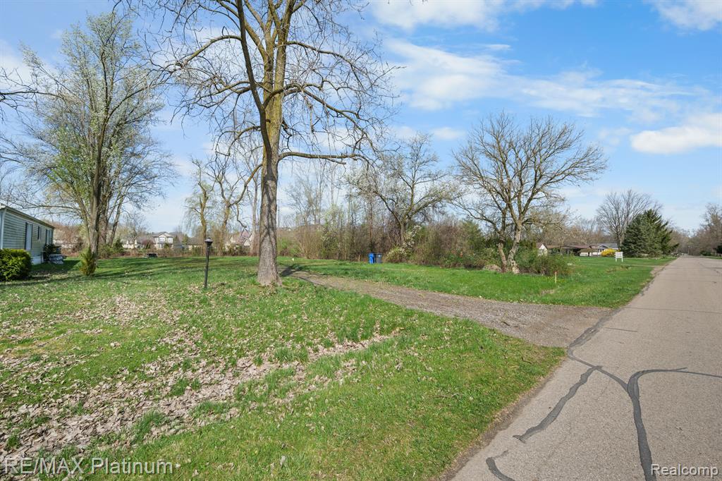 490 Cheyenne Trail Howell, MI 48843 - Photo 3 of 5 Gallery Image 3