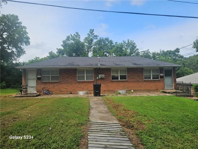 $205,000 | 104-106 South Oxford Avenue, Independence, MO 64053