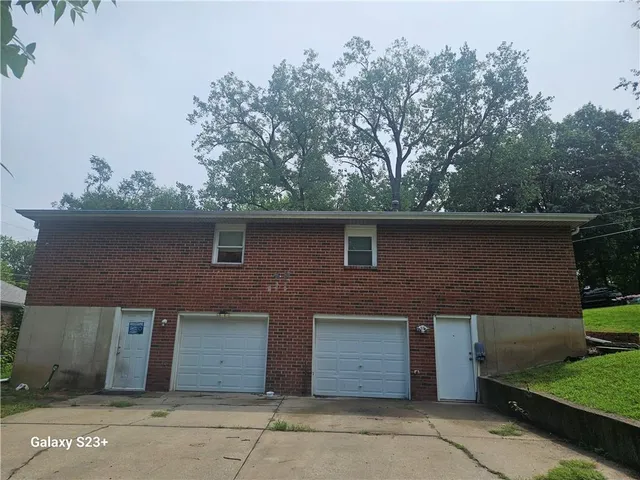 $205,000 | 104-106 South Oxford Avenue, Independence, MO 64053