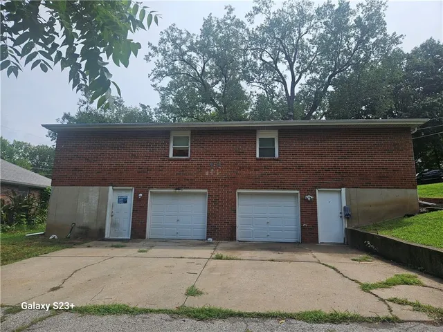 $205,000 | 104-106 South Oxford Avenue, Independence, MO 64053