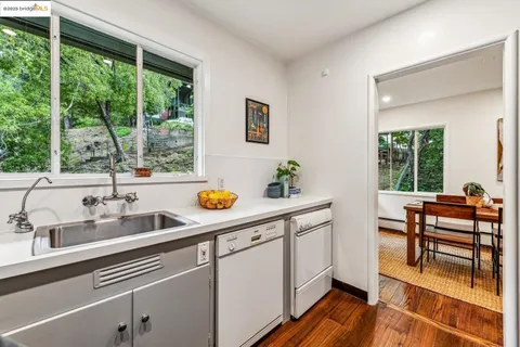 $550,000 | 2704 Le Conte Avenue, Unit 4, Berkeley, CA 94709