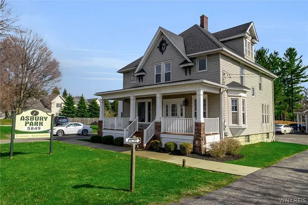 $2,895 | 5849 Broadway, Unit 8, Lancaster, NY 14086
